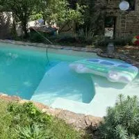 Appartement de Charme dans un Ancien Mas Cévenol piscine et jacuzzi, hotel i Valleraugue