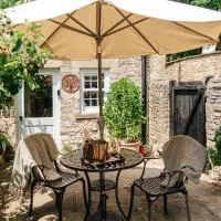 Viesnīca Delightful Cotswold Cottage for two, Log Burner, Garden & Dog Friendly pilsētā Northleach
