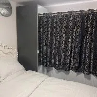 Cosy and warm studio apartment in Bexleyheath, hotelli kohteessa Belvedere