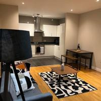 Modern 2 Bed Apartment Next To Station + Parking