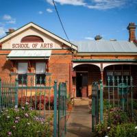 Coolamon School of Arts, Temora-flugvöllur - TEM, Coolamon, hótel í nágrenninu