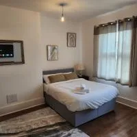 1 Bed Flat - Sleeps 3 - Parking - Wifi, hotel Greenhithe-ben