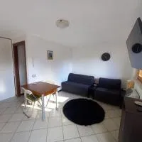 CASA TATA -Appartamento vista mozzafiato、Lizzola Altaのホテル