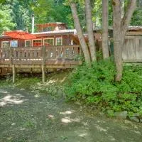 Leavenworth Cabin w/ Private Hot Tub!, hotel en Leavenworth
