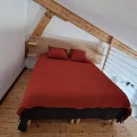 Studio Au Pied De La Sainte Victoire, hotel v mestu Puyloubier