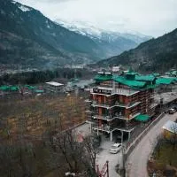 The 14 Gables, Shanag, Manali - Balcony Rooms - Rohtang Pass View - Hampta Pass View - Pet Friendly - Crown Palace #Manali #Family #Couples #hospitality #Bestfood, hotel em Manali