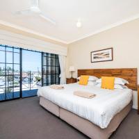 Ocean Sunsets - 2 bedroom converted warehouse apartment, hotell piirkonnas South Fremantle, Fremantle