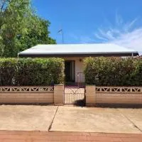 The House with the Purple Gate, hotelli kohteessa Broken Hill