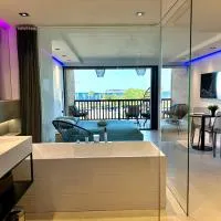 Appartement neuf climatisé - vue mer Saint-Tropez - 50m plage et port - piscine, hotel v mestu Gassin
