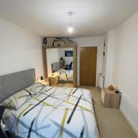 Private room in modern flat in great location, hotel in Walworth, London