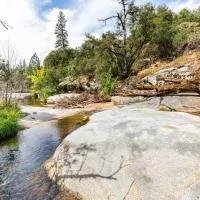 Ponderosa Creekside Retreat, hotel di Mariposa