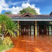 บ้านพักสิริ มุกดาหาร (Baan Siri Mukdahan), hotel u gradu Ban Muang Ba