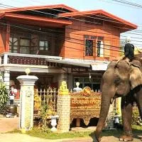 Khamphouy Guesthouse, ξενοδοχείο σε Champasak