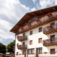 Albergo Milano, hotel v destinaci Bossico
