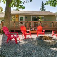 Higgins Lake Cottage with Private Fire Pit and Grill!, hotel di Roscommon