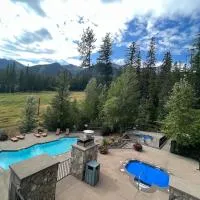 Snow Creek Lodge by StayIn, Hotel in Fernie