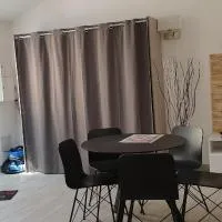 Studio calme, hotel em Mitry-Mory