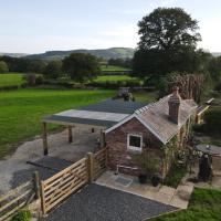 Quaint, rustic cabin with period features & stunning views