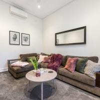 Walk to the MCG - Renovated House with back yard, hôtel à Melbourne (Richmond)