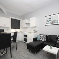 Central Beach Apartment & Free Parking
