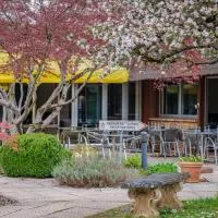 Charme Hôtel, Montbéliard Sud, viešbutis mieste Monbeljaras