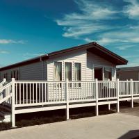 Pass the Keys Luxury Lakeside Lodge, hotel near Lydd Airport - LYX, New Romney