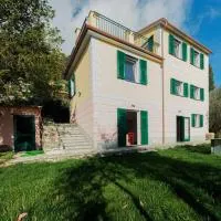 Casa Faveto, new Villa on Golfo Paradiso!, hotell i Recco