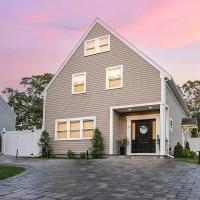 Renovated & Sophisticated Home Near Beach & Shops!, hotel near Barnstable Municipal Airport - HYA, Barnstable