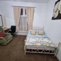 Cosy Spacious Flat Free Parking Fast Wi-Fi Self Check-in Ideal for Business Travelers Visit Rochdale Manchester Oldham Bury