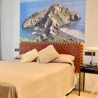 SMALL LUX BEACHCITY CLOSE to the RIVER,METRO AND PARKING, hotel in Deusto, Bilbao