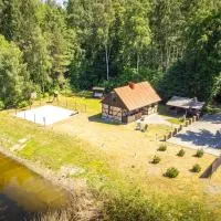 Amber House su sūkurine vonia, ξενοδοχείο σε Agluonėnai