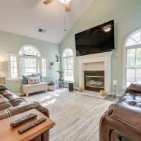 Pet-Friendly LaGrange Vacation Rental w/ Deck!, Hotel in La Grange