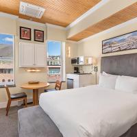 Independence Square 305, Remodeled, 3rd Floor Hotel Room in Aspen's Best Location