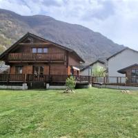 Chalet de 3 chambres avec jacuzzi terrasse amenagee et wifi a Orlu