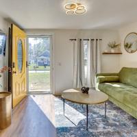 Modern Northfield Cottage with Yard!: Northfield şehrinde bir otel