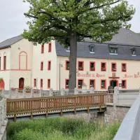 Gasthof und Hotel Roter Hirsch, hotel u gradu Claußnitz