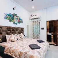 Nirmal sadan Homestay, מלון בBarsāna