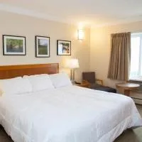 Twin Pine Inn & Suites, hotell i Hinton