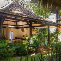 Through The Looking Glass Wellness Retreat Resort, hotel in Siem Reap