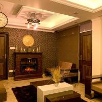 Uptown Boutique Home - 2BHK with drive-in, hotel en New Shimla, Shimla