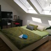 Gästezimmer mit eigenem Bad in Reihenmittelhaus, hotel en Feucht