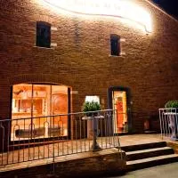 Les Ecuries de la Tour، فندق في Mondonville