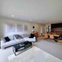 Luxury 3 Bedroom Home With Double Garage, hotel v destinácii Christchurch (Merivale)