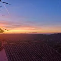 Vue mer, au calme, avec jardin !, hotel en Spéracèdes
