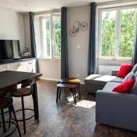 LA BATISSE l'arbre beige, hotell i Le Petit-Abergement