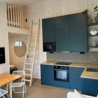 Mysigt attefallshus med närhet till stad och hav, hotel di Västra Frölunda