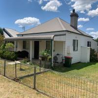 Blue Sapphire Village 3 Bedroom, hotel near Glen Innes Airport - GLI, Glen Innes