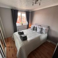 CONTRACTORS OR FAMILY HOUSE - M1 Nottingham - IKEA RETAIL PARK - CATKIN DRIVE - 2 Bed Home with Driveway, private garden, sleeps 4 - TV'S in all rooms