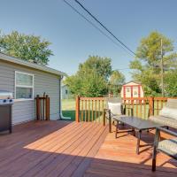 Cozy Indiana Home with Deck, Charcoal Grill and Yard!, hotel near Marion Municipal Airport - MZZ, Marion