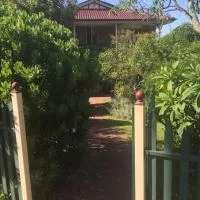 Wellness Stay in Private Home near beaches, rainforest and South Coast, 2 rooms booked separately, hôtel à Dapto